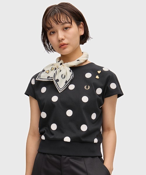FRED PERRY（フレッドペリー）の「Amy Winehouse Flocked Polka Dot Top／エイミー・ワインハウス フロックポルカドットトップス（Tシャツ/カットソー・レディース・ホワイト/ブラック・10）」の2枚目の写真