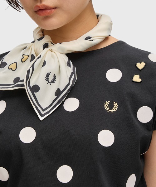 FRED PERRY（フレッドペリー）の「Amy Winehouse Flocked Polka Dot Top／エイミー・ワインハウス フロックポルカドットトップス（Tシャツ/カットソー・レディース・ホワイト/ブラック・10）」の21枚目の写真