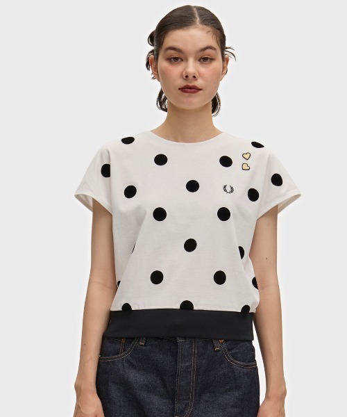 FRED PERRY（フレッドペリー）の「Amy Winehouse Flocked Polka Dot Top／エイミー・ワインハウス フロックポルカドットトップス（Tシャツ/カットソー・レディース・ホワイト/ブラック・10）」の5枚目の写真
