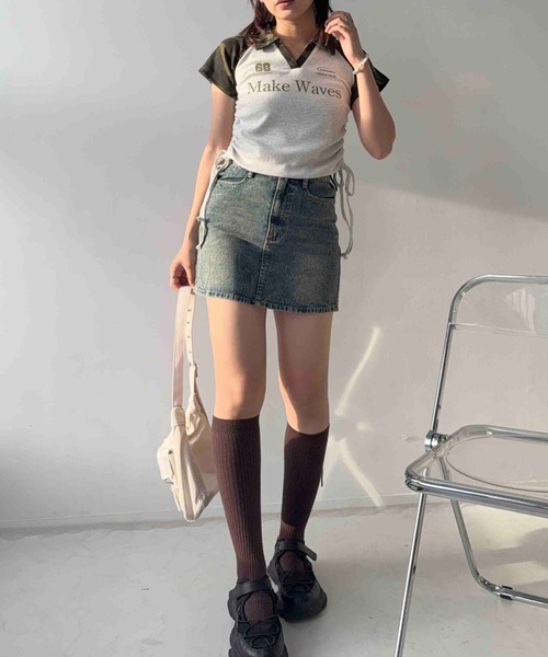 AS KNOW AS plus(アズノゥアズプラス)の「〇クロップド丈 襟付きサイドリボン結び リブVネックTシャツ(Tシャツ/カットソー・レディース・ブラック/ネイビー/カモフラージュ/ブラウン・FREE)」の19枚目の写真