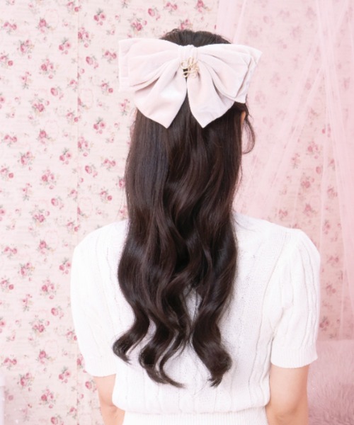 LAFARY(ラファリー)の「ベロアリボンバレッタ(バレッタ/ヘアクリップ・レディース・アイボリー/ホワイト/ブラック/ベージュ/ピンク・FREE)」の5枚目の写真