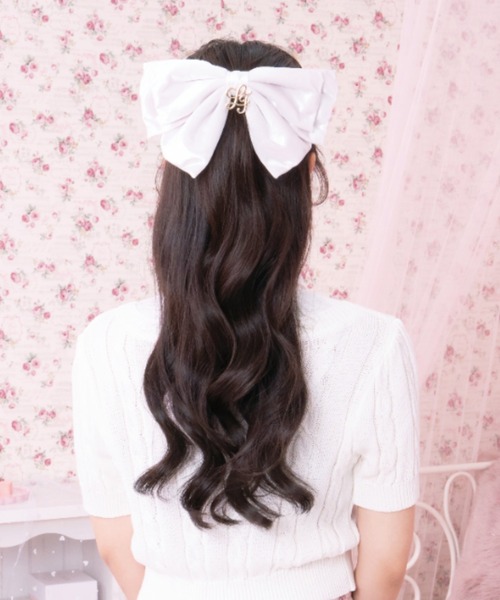 LAFARY(ラファリー)の「ベロアリボンバレッタ(バレッタ/ヘアクリップ・レディース・アイボリー/ホワイト/ブラック/ベージュ/ピンク・FREE)」の2枚目の写真