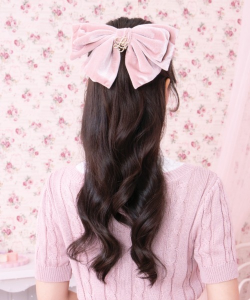 LAFARY(ラファリー)の「ベロアリボンバレッタ(バレッタ/ヘアクリップ・レディース・アイボリー/ホワイト/ブラック/ベージュ/ピンク・FREE)」の1枚目の写真
