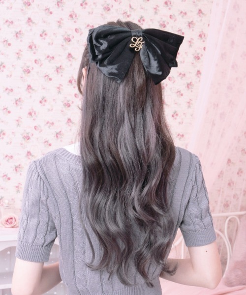 LAFARY(ラファリー)の「ベロアリボンバレッタ(バレッタ/ヘアクリップ・レディース・アイボリー/ホワイト/ブラック/ベージュ/ピンク・FREE)」の4枚目の写真
