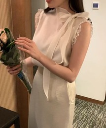 リボンタイノースリーブブラウス