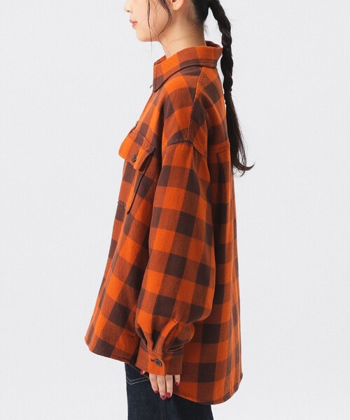 BEAMS BOY(ビームスボーイ)の「チェック ビッグ シャツ ブルゾン(ブルゾン・レディース・オフホワイト/オレンジ・2/1/0)」の4枚目の写真