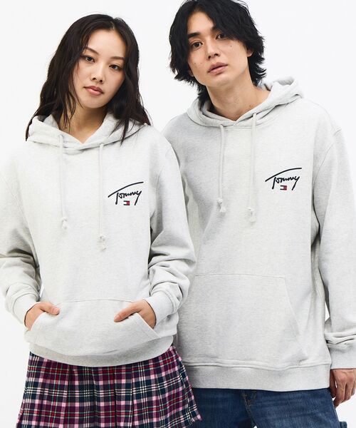 tommy jeans(トミー ジーンズ)の「【オンライン限定】ユニセックス レギュラーエントリーシグネチャーパーカー(パーカー・メンズ・レッド系7/ブラック/ライトグレー系1・MEDIUM/SMALL/X-LARGE/LARGE)」の2枚目の写真