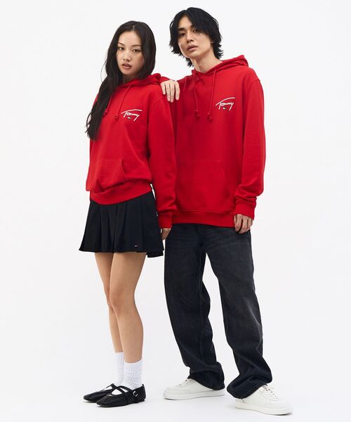 tommy jeans(トミー ジーンズ)の「【オンライン限定】ユニセックス レギュラーエントリーシグネチャーパーカー(パーカー・メンズ・レッド系7/ブラック/ライトグレー系1・MEDIUM/SMALL/X-LARGE/LARGE)」の5枚目の写真