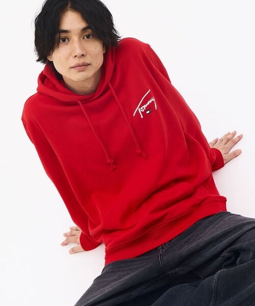 tommy jeans(トミー ジーンズ)の「【オンライン限定】ユニセックス レギュラーエントリーシグネチャーパーカー(パーカー・メンズ・レッド系7/ブラック/ライトグレー系1・MEDIUM/SMALL/X-LARGE/LARGE)」の12枚目の写真