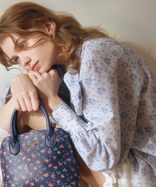 Cath Kidston(キャスキッドソン)の「ボウタイブラウス Garden Bouquet(シャツ/ブラウス・レディース・アイボリー系/アイボリー/サックスブルー・FREE)」の5枚目の写真