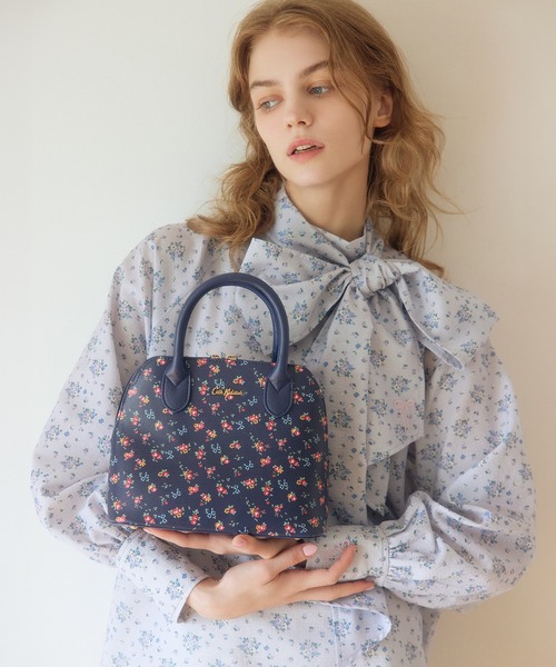Cath Kidston(キャスキッドソン)の「ボウタイブラウス Garden Bouquet(シャツ/ブラウス・レディース・アイボリー系/アイボリー/サックスブルー・FREE)」の6枚目の写真