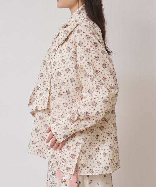 Cath Kidston(キャスキッドソン)の「ボウタイブラウス Garden Bouquet(シャツ/ブラウス・レディース・アイボリー系/アイボリー/サックスブルー・FREE)」の8枚目の写真