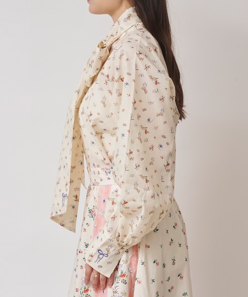 Cath Kidston(キャスキッドソン)の「ボウタイブラウス Garden Bouquet(シャツ/ブラウス・レディース・アイボリー系/アイボリー/サックスブルー・FREE)」の13枚目の写真