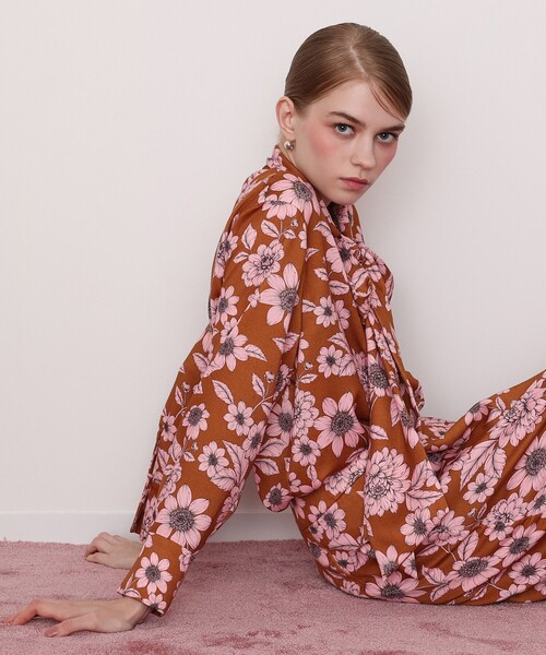 LOULOU WILLOUGHBY(ルルウィルビー)の「オータムフラワーリボンブラウス(シャツ/ブラウス・レディース・ブラウン系その他・2)」の4枚目の写真