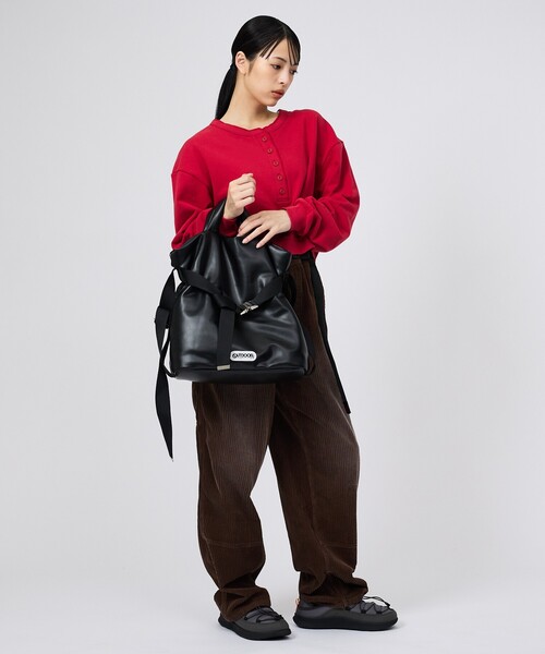 OUTDOOR PRODUCTS(アウトドアプロダクツ)の「【OUTDOOR PRODUCTS / アウトドアプロダクツ】2WAY巾着ベルトフェイクレザートートバッグM/フェイクレザー/トートバッグ(トートバッグ・レディース・ブラック/カーキ・フリー)」の6枚目の写真