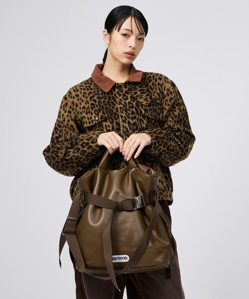 OUTDOOR PRODUCTS(アウトドアプロダクツ)の「【OUTDOOR PRODUCTS / アウトドアプロダクツ】2WAY巾着ベルトフェイクレザートートバッグM/フェイクレザー/トートバッグ(トートバッグ・レディース・ブラック/カーキ・フリー)」の9枚目の写真
