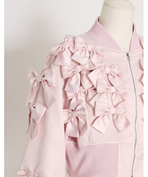 Fiorforte(フィオルフォルテ)の「many ribbon satin blouson(ブルゾン・レディース・ブラック/ピンク・FREE)」の20枚目の写真