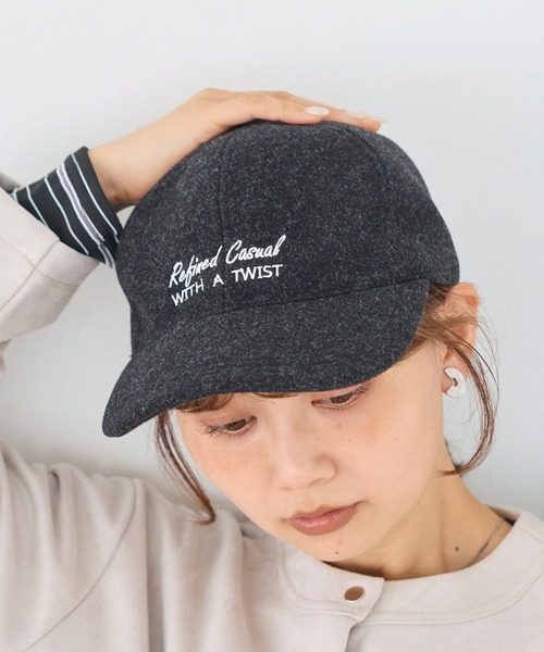 LAVEANGE(ラビアンジェ)の「ライトメルトン刺繍ロゴキャップ|深め/サイズ調整/秋冬/大人カジュアル/アメカジ/トラッド(キャップ・レディース・ブラック/ブラウン・F)」の2枚目の写真