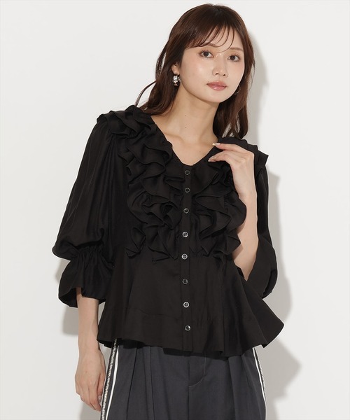 AND COUTURE(アンドクチュール)の「ラッフルフリルブラウス(シャツ/ブラウス・レディース・ベージュ/ブラック/オフホワイト・FREE)」の3枚目の写真