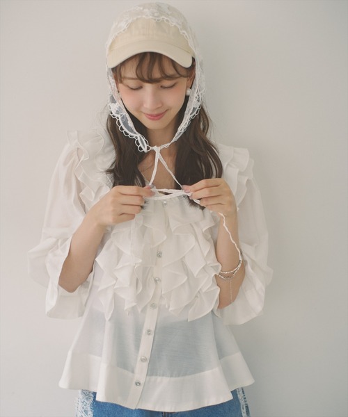 AND COUTURE(アンドクチュール)の「ラッフルフリルブラウス(シャツ/ブラウス・レディース・ベージュ/ブラック/オフホワイト・FREE)」の4枚目の写真