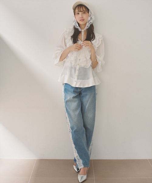 AND COUTURE(アンドクチュール)の「ラッフルフリルブラウス(シャツ/ブラウス・レディース・ベージュ/ブラック/オフホワイト・FREE)」の6枚目の写真