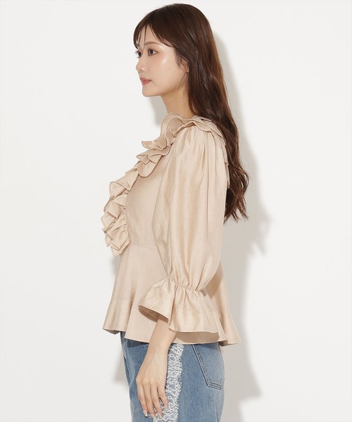 AND COUTURE(アンドクチュール)の「ラッフルフリルブラウス(シャツ/ブラウス・レディース・ベージュ/ブラック/オフホワイト・FREE)」の16枚目の写真