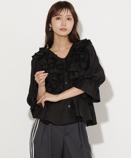AND COUTURE(アンドクチュール)の「ラッフルフリルブラウス(シャツ/ブラウス・レディース・ベージュ/ブラック/オフホワイト・FREE)」の9枚目の写真