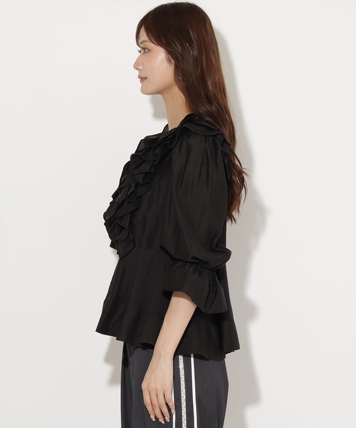 AND COUTURE(アンドクチュール)の「ラッフルフリルブラウス(シャツ/ブラウス・レディース・ベージュ/ブラック/オフホワイト・FREE)」の10枚目の写真