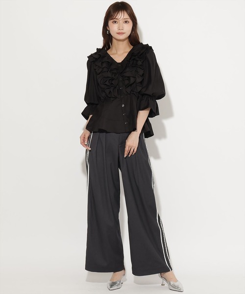 AND COUTURE(アンドクチュール)の「ラッフルフリルブラウス(シャツ/ブラウス・レディース・ベージュ/ブラック/オフホワイト・FREE)」の13枚目の写真