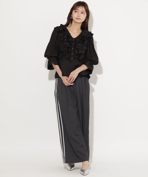 AND COUTURE(アンドクチュール)の「ラッフルフリルブラウス(シャツ/ブラウス・レディース・ベージュ/ブラック/オフホワイト・FREE)」の14枚目の写真