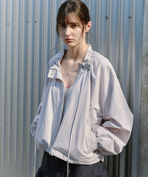 tageechita(タジチタ)の「【tageechita】ドロストギャザー クロップドブルゾン(ブルゾン・レディース・グレー/アイボリー・S/M/L)」の2枚目の写真