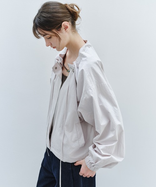 tageechita(タジチタ)の「【tageechita】ドロストギャザー クロップドブルゾン(ブルゾン・レディース・グレー/アイボリー・S/M/L)」の4枚目の写真
