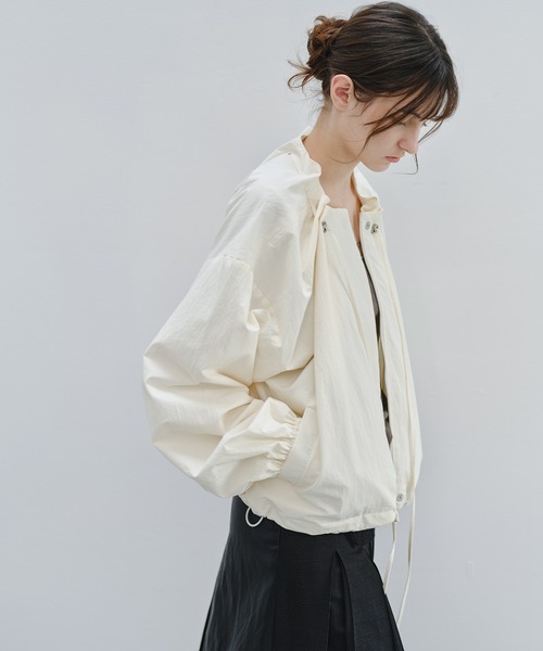 tageechita(タジチタ)の「【tageechita】ドロストギャザー クロップドブルゾン(ブルゾン・レディース・グレー/アイボリー・S/M/L)」の19枚目の写真