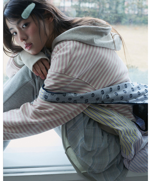 THEMUSEUMVISITOR(ザミュージアムビジター)の「STRIPE UNBALANCED ZIPUP HOODIE (PINK)(パーカー・レディース・その他・FREE)」の2枚目の写真