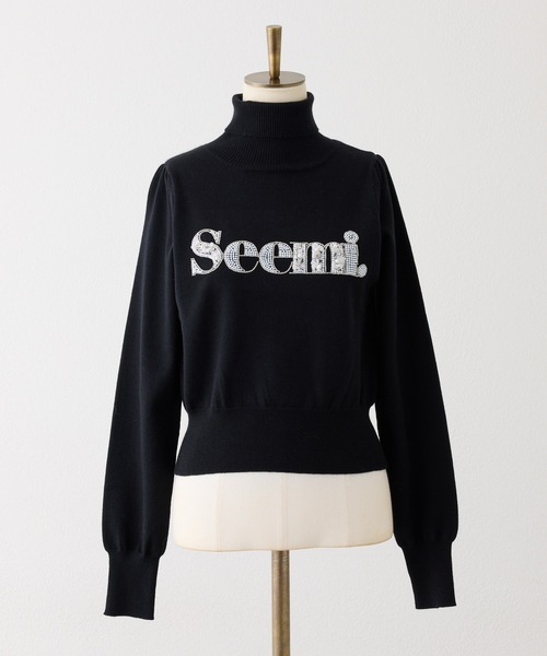 one after another NICE CLAUP(ワンアフターアナザーナイスクラップ)の「【Seemi.】ビジューロゴニット(ニット/セーター・レディース・サックスブルー/アイボリー/ブラック・FREE)」の1枚目の写真