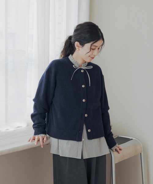 URBAN RESEARCH DOORS(アーバンリサーチドアーズ)の「ハミルトンウールクルーネックカーディガン(カーディガン/ボレロ・レディース・ネイビー/イエロー/ライトベージュ・FREE)」の2枚目の写真