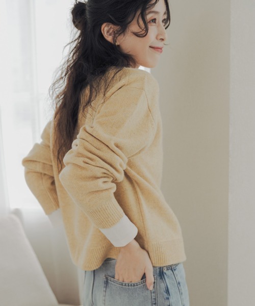 URBAN RESEARCH DOORS(アーバンリサーチドアーズ)の「ハミルトンウールクルーネックカーディガン(カーディガン/ボレロ・レディース・ネイビー/イエロー/ライトベージュ・FREE)」の4枚目の写真