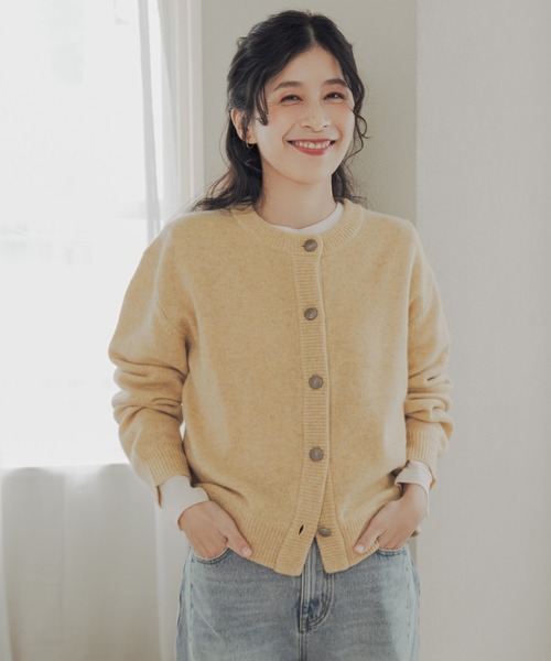 URBAN RESEARCH DOORS(アーバンリサーチドアーズ)の「ハミルトンウールクルーネックカーディガン(カーディガン/ボレロ・レディース・ネイビー/イエロー/ライトベージュ・FREE)」の5枚目の写真
