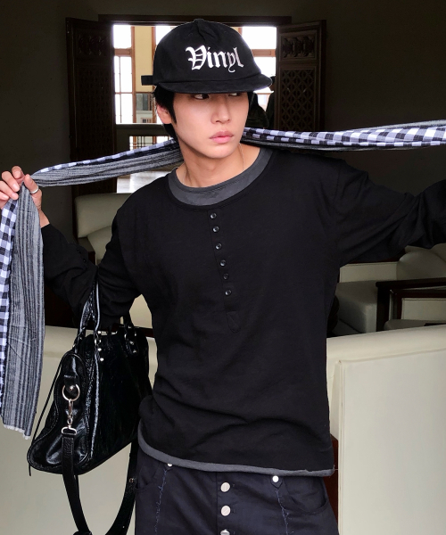 THEVINYLHOUSE(ザバイニルハウス)の「BUTTON LAYERED LS TEE ブラック(Tシャツ/カットソー・レディース・その他・SMALL/MEDIUM/LARGE)」の1枚目の写真