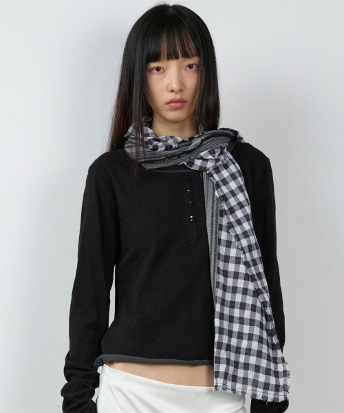 THEVINYLHOUSE(ザバイニルハウス)の「BUTTON LAYERED LS TEE ブラック(Tシャツ/カットソー・レディース・その他・SMALL/MEDIUM/LARGE)」の6枚目の写真