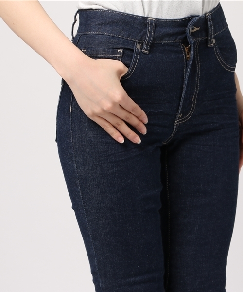 Honeys（ハニーズ）の「デニムスキニーパンツ６４丈（デニムパンツ・レディース・ワンウォッシュ/ライトブルー・M/S/L/SS/LL）」の8枚目の写真