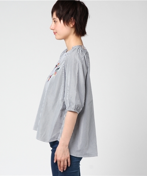 POU DOU DOU（プードゥドゥ）の「オフショルダーフロント刺繍ブラウス（シャツ/ブラウス・レディース・ネイビー/オフホワイト/ブルー・3）」の6枚目の写真