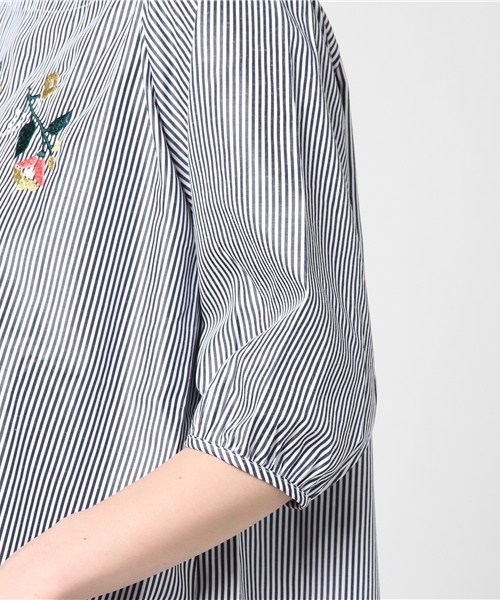 POU DOU DOU（プードゥドゥ）の「オフショルダーフロント刺繍ブラウス（シャツ/ブラウス・レディース・ネイビー/オフホワイト/ブルー・3）」の9枚目の写真