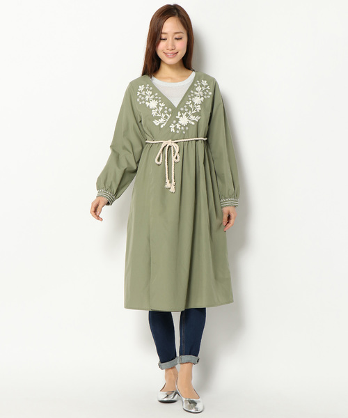 LBC(エルビーシー)の「カシュクールシャーリング刺繍ワンピース(ワンピース・レディース・オリーブ/ブルー・MEDIUM/LARGE)」の11枚目の写真