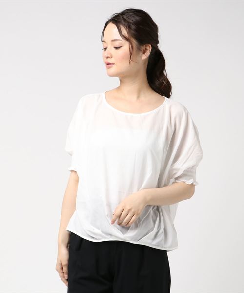 earth music&ecology（アースミュージックアンドエコロジー）の「・袖シャーリングプルオーバー ●（シャツ/ブラウス・レディース・カーキ/ブラック/オフホワイト/ライトベージュ/ホワイト/ドット・FREE）」の3枚目の写真