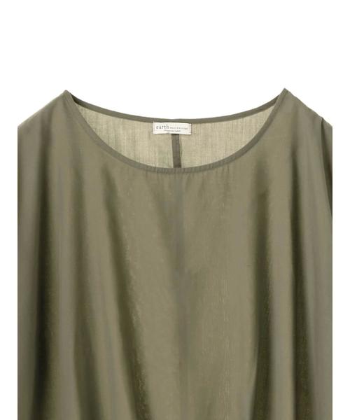 earth music&ecology（アースミュージックアンドエコロジー）の「・袖シャーリングプルオーバー ●（シャツ/ブラウス・レディース・カーキ/ブラック/オフホワイト/ライトベージュ/ホワイト/ドット・FREE）」の16枚目の写真