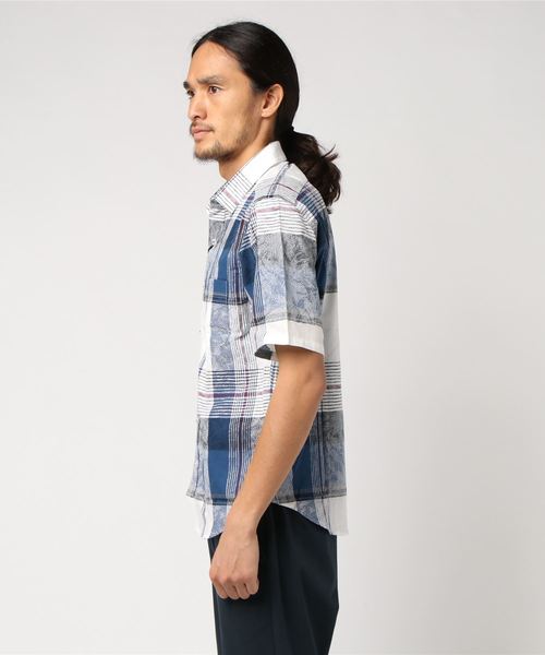 MEN'S BIGI(メンズビギ)の「半袖リーフジャガード チェックシャツ(シャツ/ブラウス・メンズ・サックスブルー/トリコロール・S/M/L)」の3枚目の写真