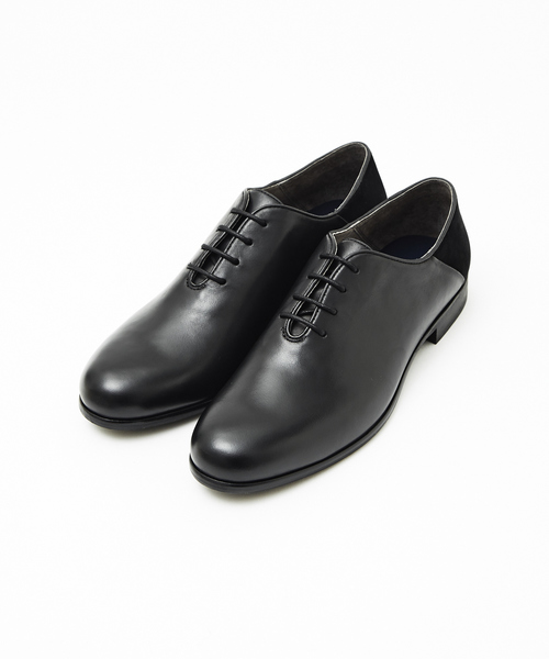 alfredoBANNISTER（アルフレッドバニスター）の「【極柔レザー】ホールカットシューズ（ドレスシューズ・メンズ・ブラック/キャメル/ネイビー・39/40/41/42/43/44）」の2枚目の写真