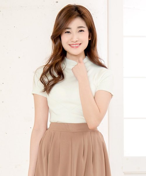 KOBE LETTUCE（コウベレタス）の「V字編み半袖ハイネックリブニットプルオーバー（ニット/セーター・レディース・ベージュ/グレー/ブラック/オフホワイト/マスタード/コーラル/サックスブルー・FREE）」の3枚目の写真