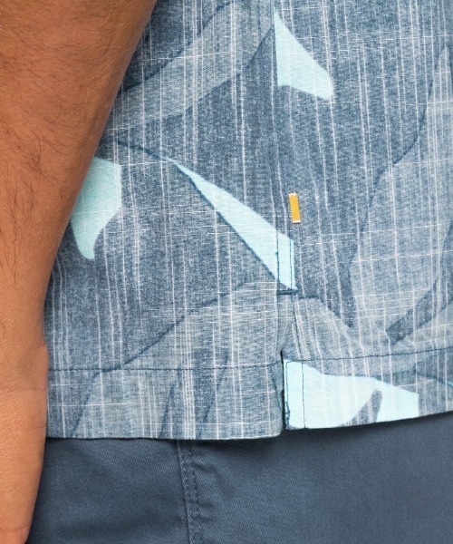 Quiksilver(クイックシルバー)の「GULLY FLORAL/クイックシルバー 半袖 シャツ 総柄(シャツ/ブラウス・メンズ・グリーン/グレー/インディゴブルー・MEDIUM/SMALL/LARGE)」の9枚目の写真
